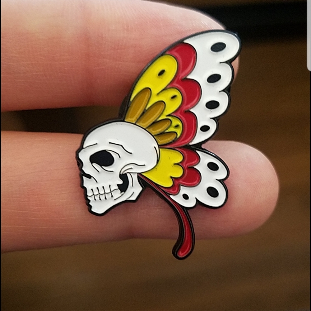 *2 for $13* Skul w/ Butterfly Headdress Enamel Pin - Picture 5 of 5